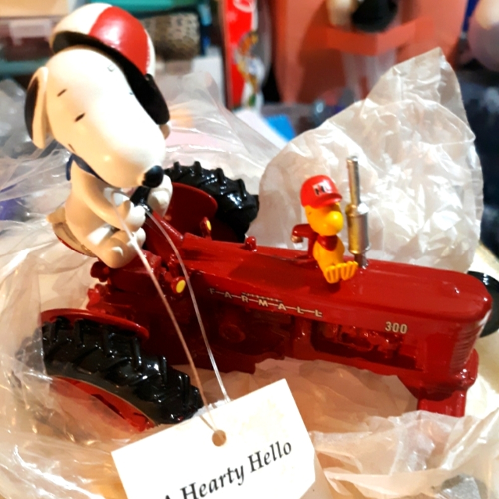 The Hamilton Collection Snoopy's fun on the farm Farmall collection